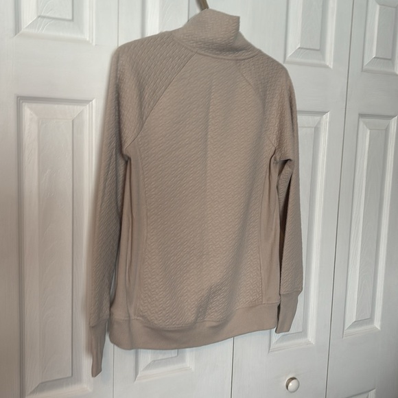 Active Wear Top - Picture 3 of 3